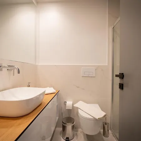 Liv - Luminous & Spacious In Pagrati *