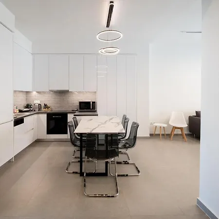 Liv - Luminous & Spacious In Pagrati * Athens