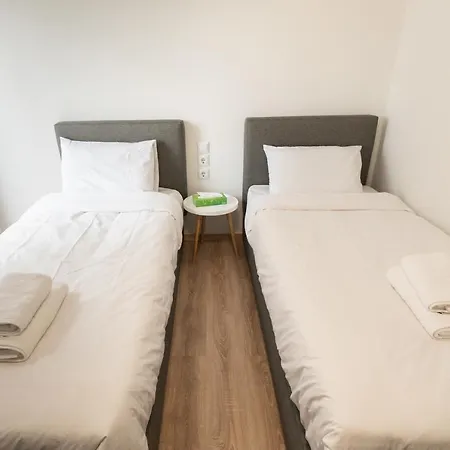 Liv - Luminous & Spacious In Pagrati *