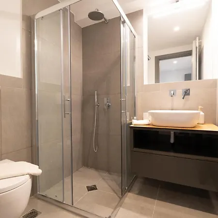 Liv - Luminous & Spacious In Pagrati Apartment Athens